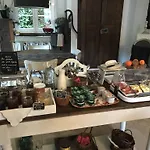 Hotel Logis Domaine Du Moulin 4*