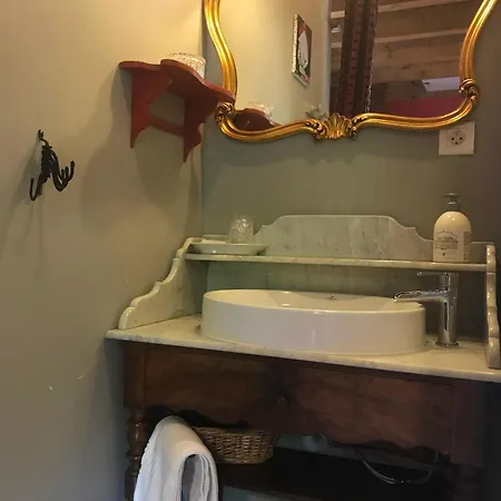 Logis Domaine Du Moulin מלון