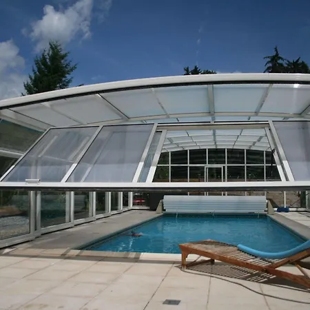 호텔 Logis Domaine Du Moulin 4*